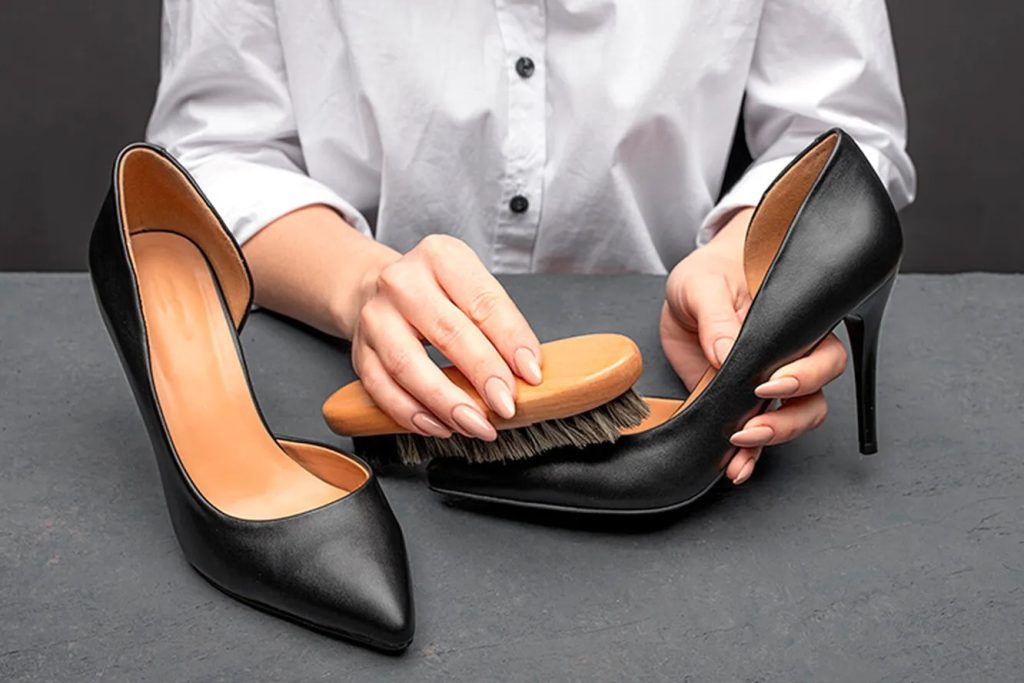 3 Ways How to Shine Your Shoes? Sizzey