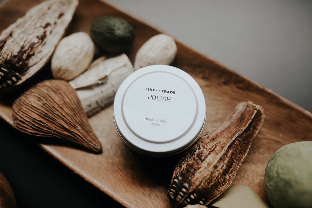 How to Use Them? Shoe Cream VS Shoe Wax! Sizzey