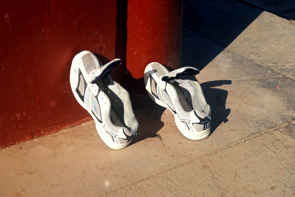 How to Dry Your Shoes the Fast and Easy Way Sizzey